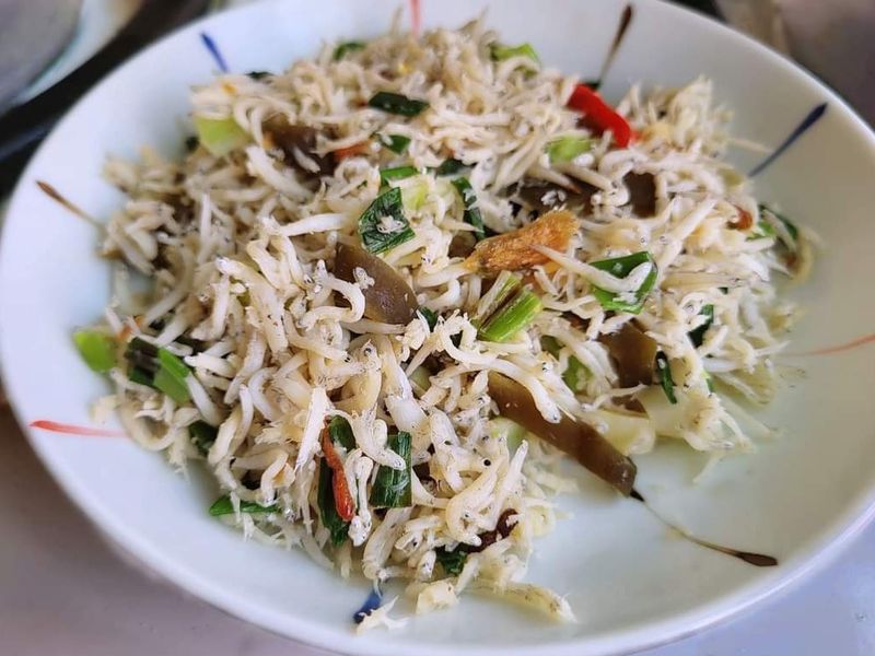 吻仔魚炒剝皮辣椒