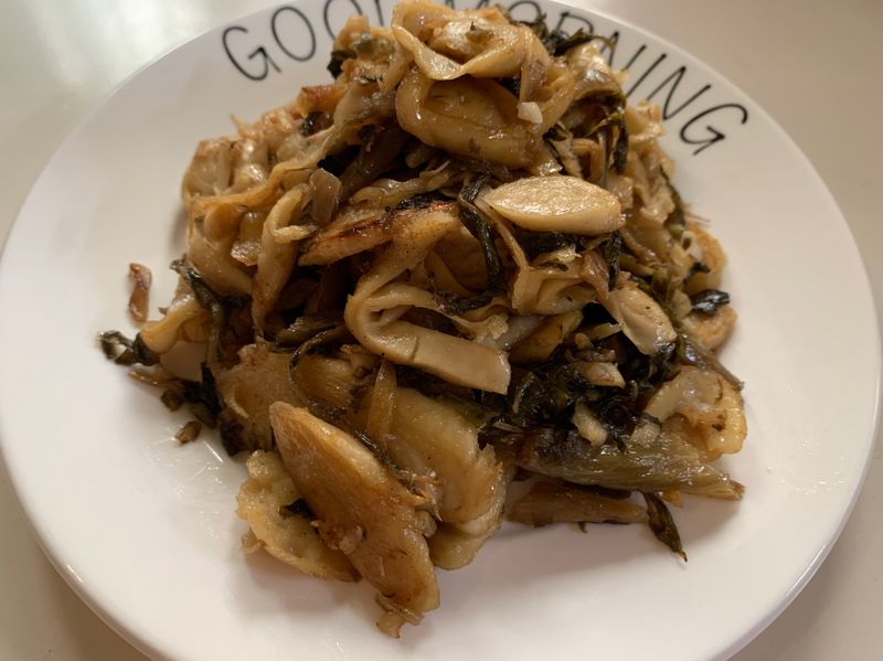 酸菜炒麵腸