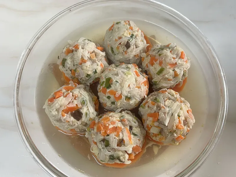 蒸白蘿蔔丸子