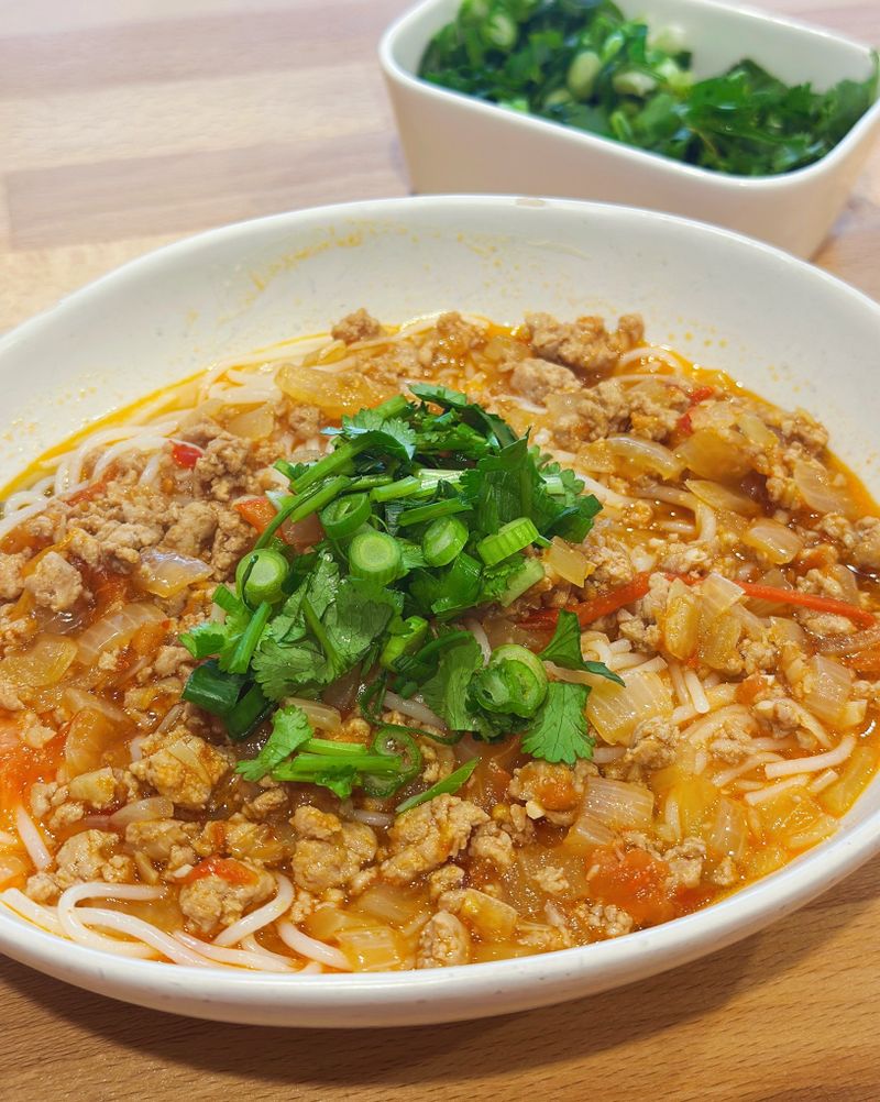 雲南蕃茄肉燥米線
