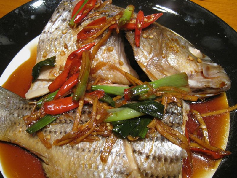 【粉豬兒】清蒸鱸魚