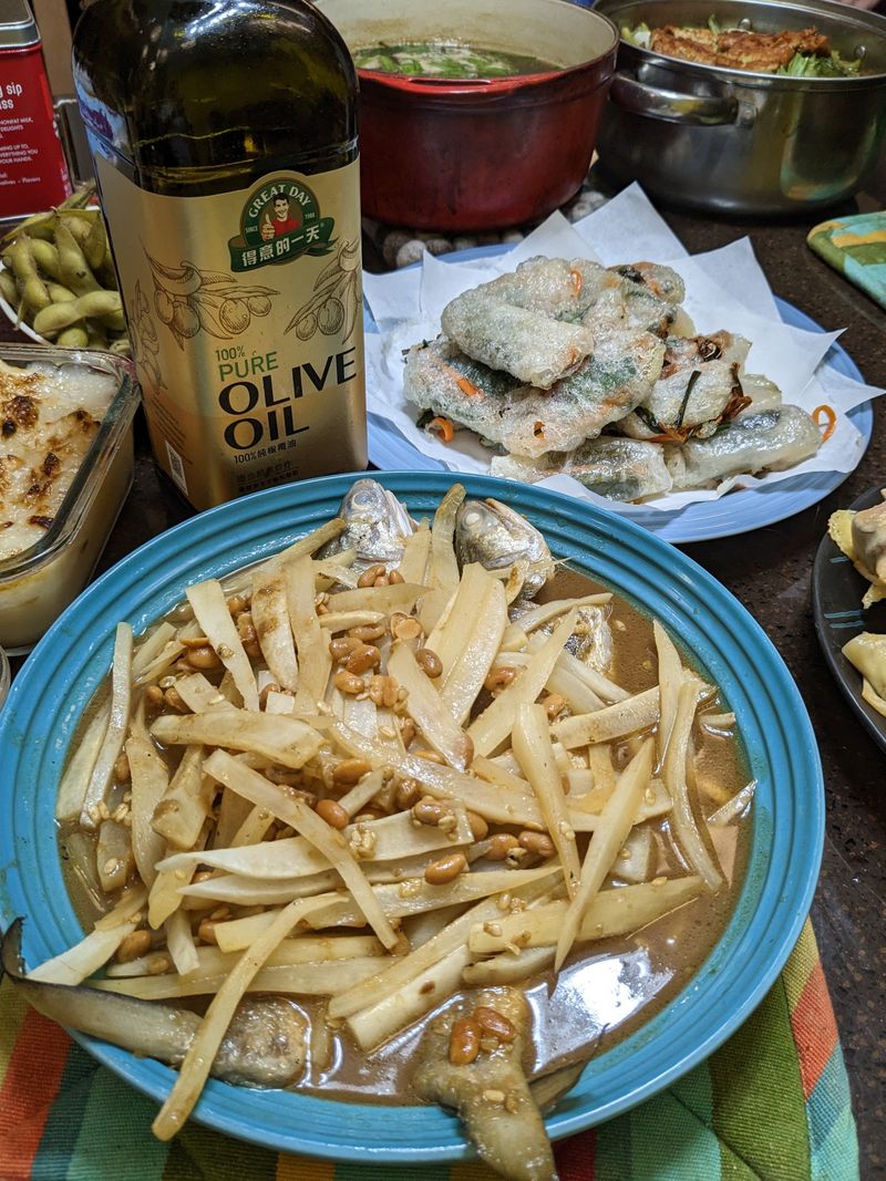 得意的一天橄欖油年菜//白玉蘿蔔豆醬魚