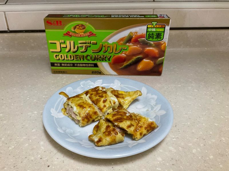 蛋包鮪魚咖哩