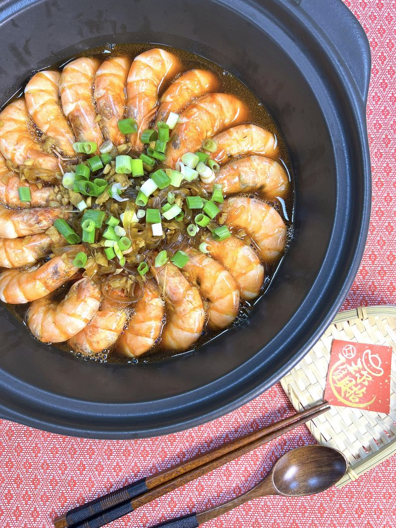大方澎湃的年菜料理~鮮蝦粉絲煲