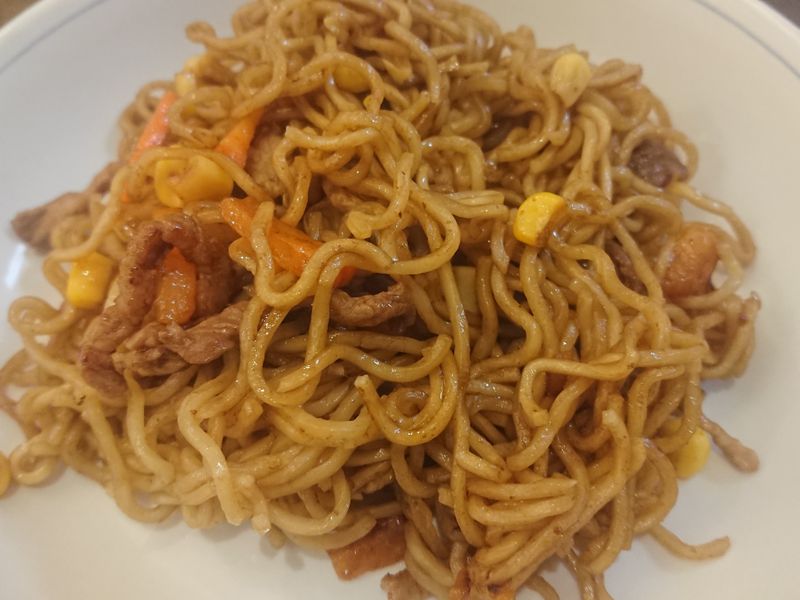 夜晚的大人感：炒泡麵