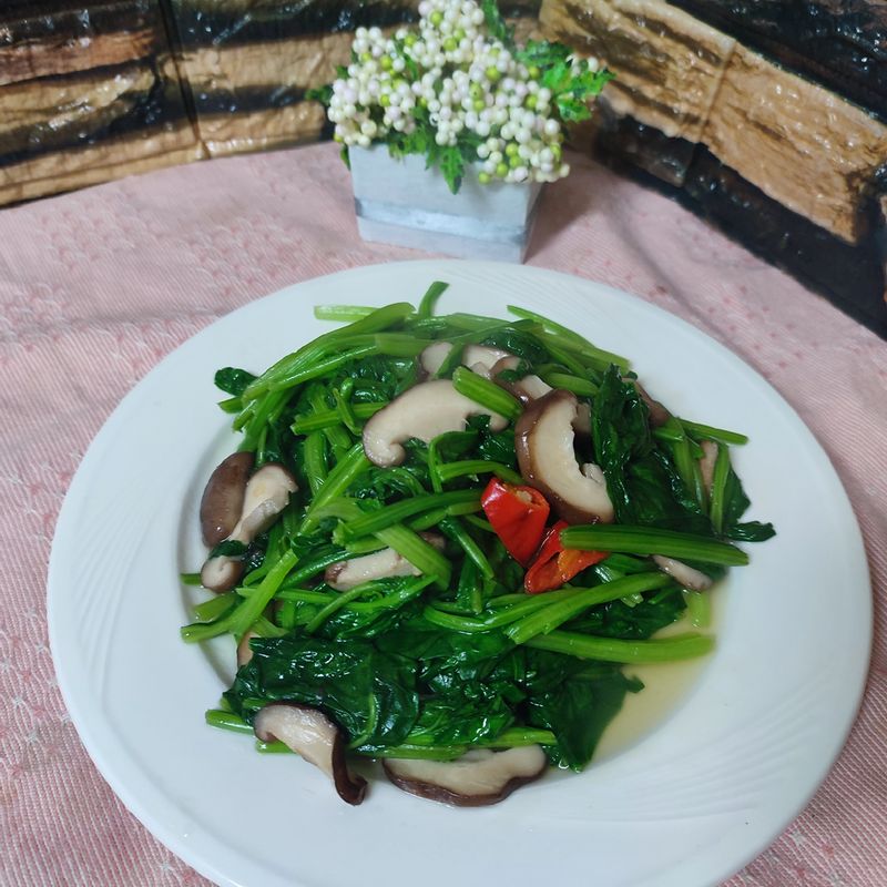 菠菜炒鮮香菇