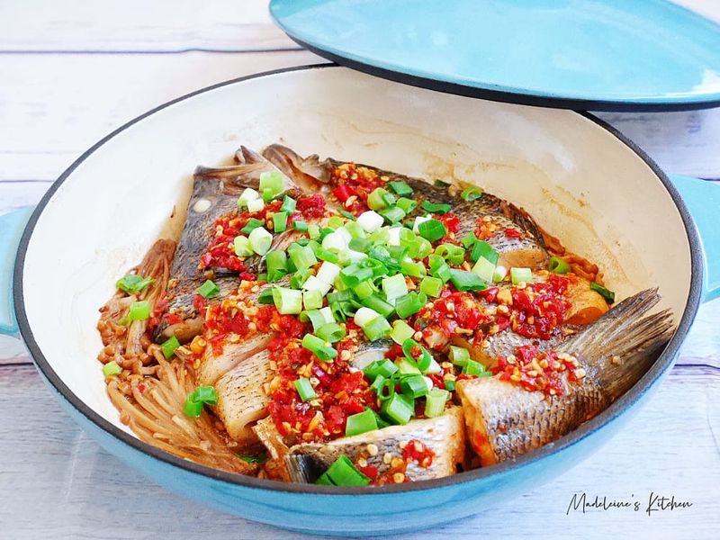 鑄鐵鍋焗鱸魚