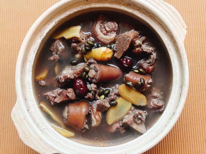 黑豆豬尾湯
