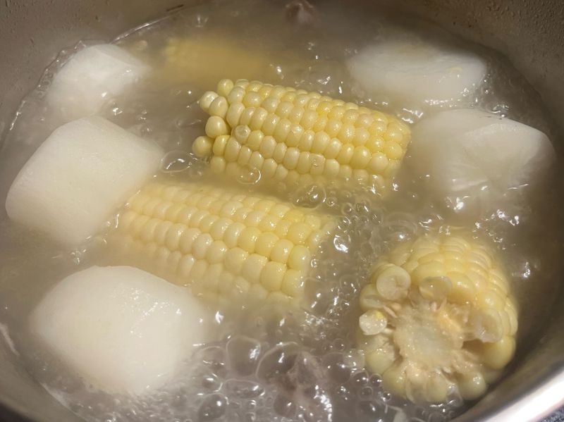 白蘿蔔玉米排骨湯
