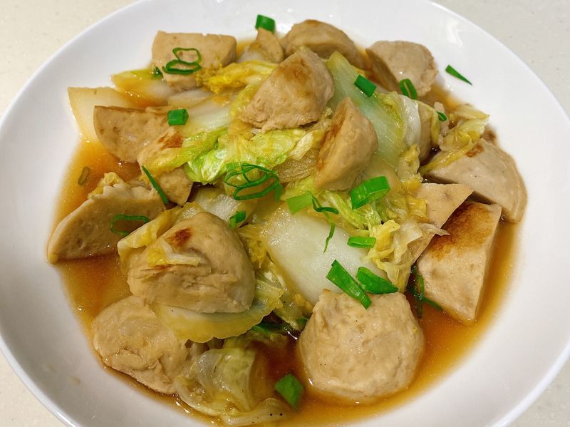 大白菜炒虱目魚丸