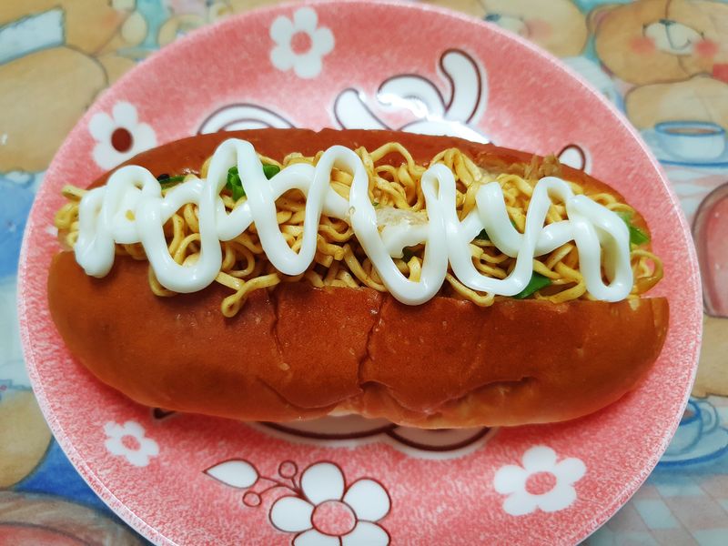 咖哩炒麵麵包