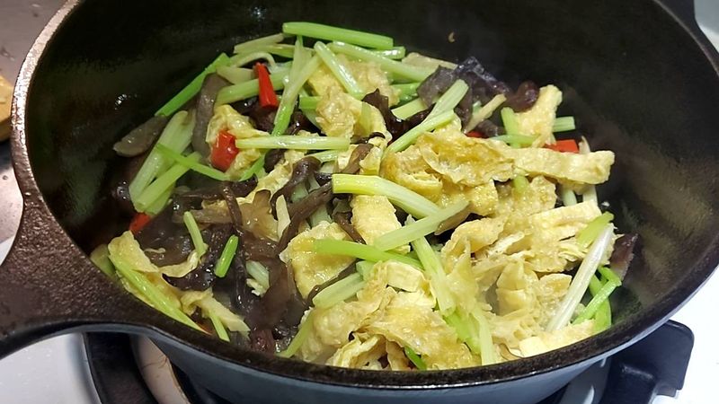 芹菜炒豆皮