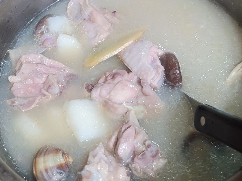 山藥香菇燉雞湯