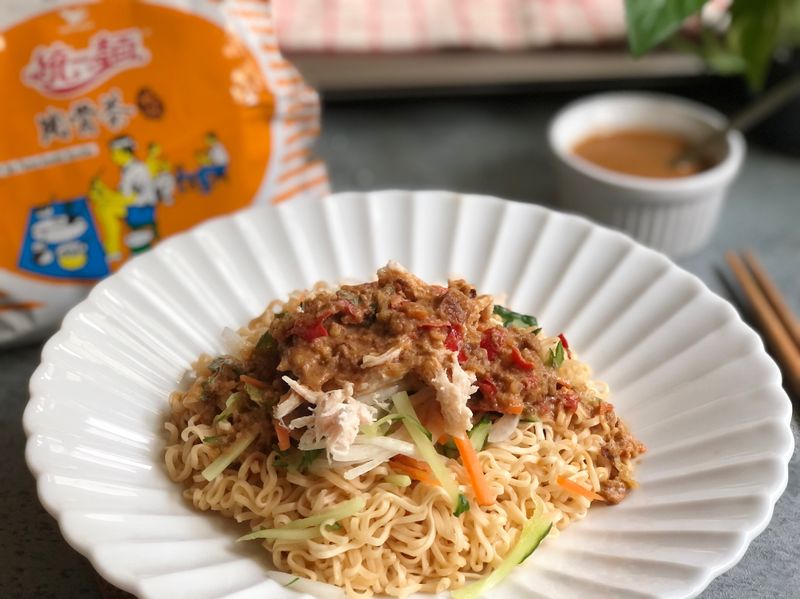 鮮蔬雞絲麻醬拌麵/統一麵肉骨茶風味