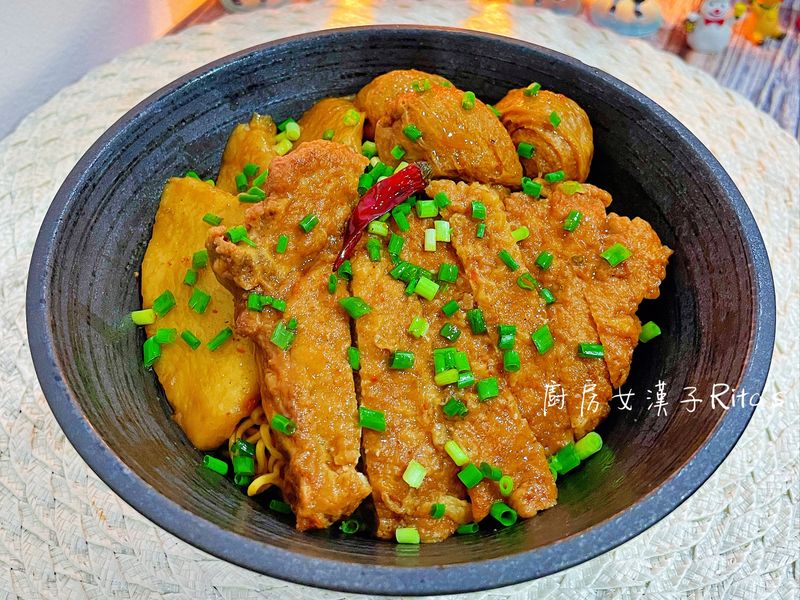 麻辣滷麵輪+排骨