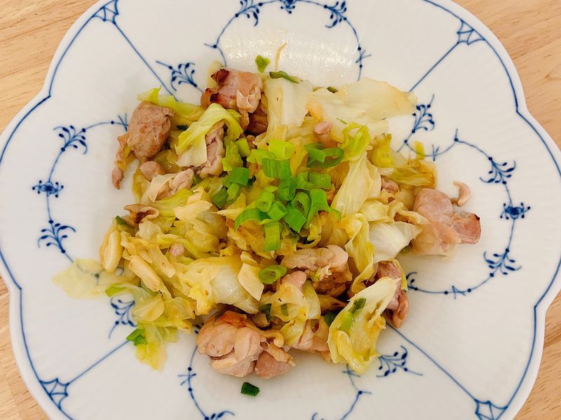 高麗菜悶雞腿