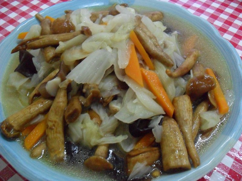 【得意的一天橄欖油】滑菇高麗菜