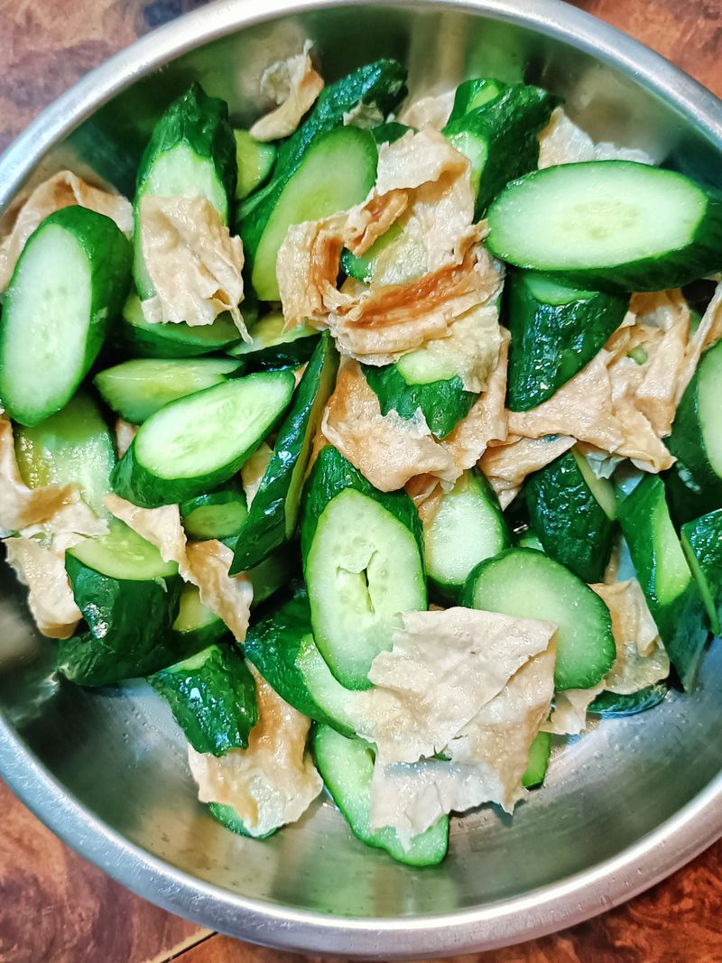 油豆皮炒小黃瓜/素