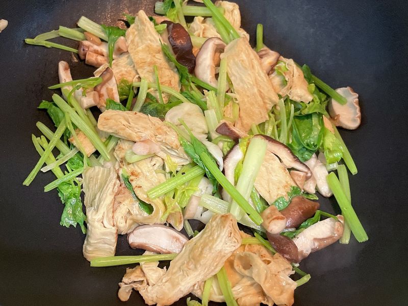 芹菜炒豆包