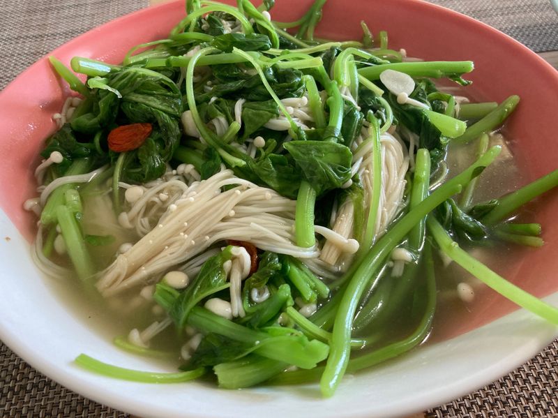 白杏菜炒金針菇