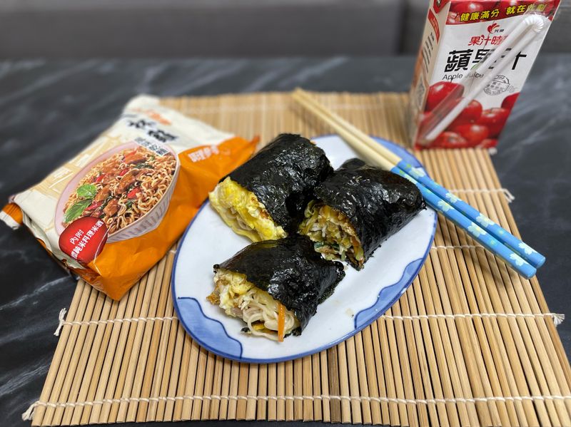 蛋包炒麵超人