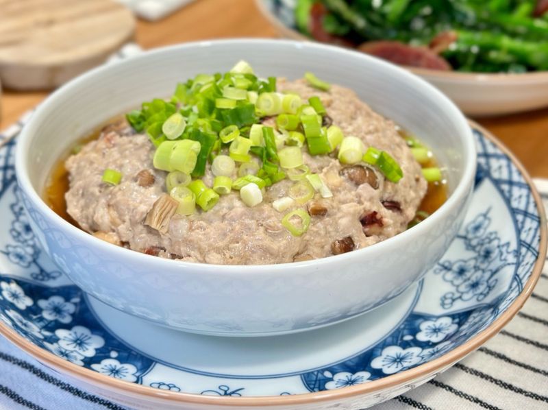 土魷蒸肉餅