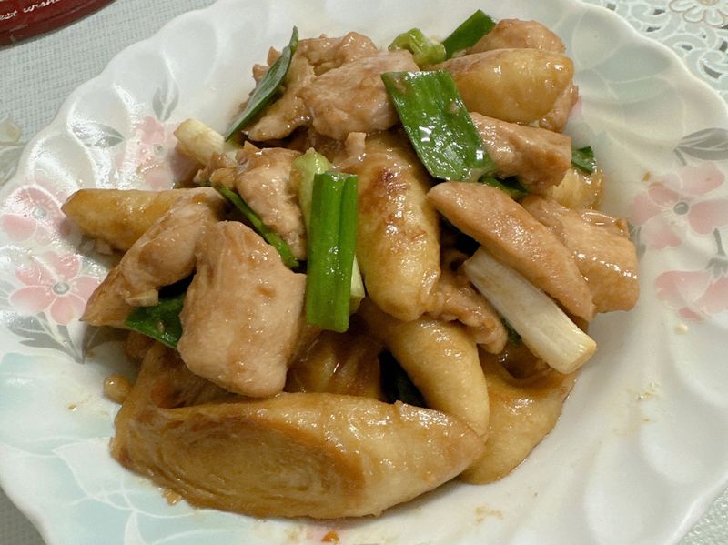 雞胸肉炒麵腸