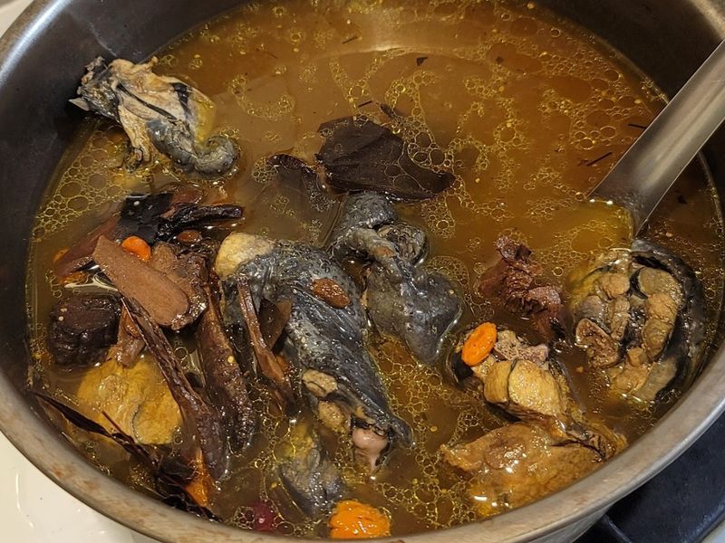 鹿茸烏骨雞湯