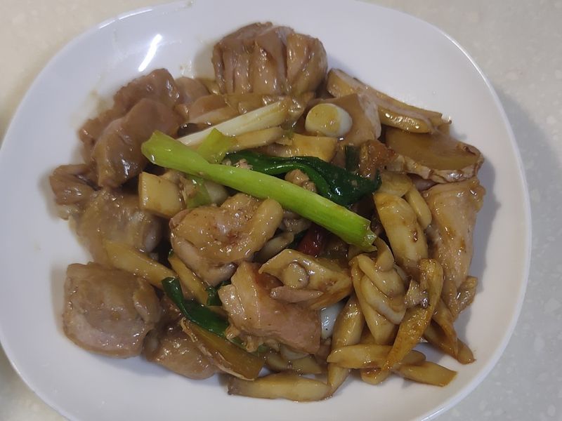 杏鮑菇炒雞丁
