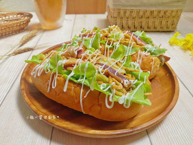 沙茶魷魚炒麵麵包