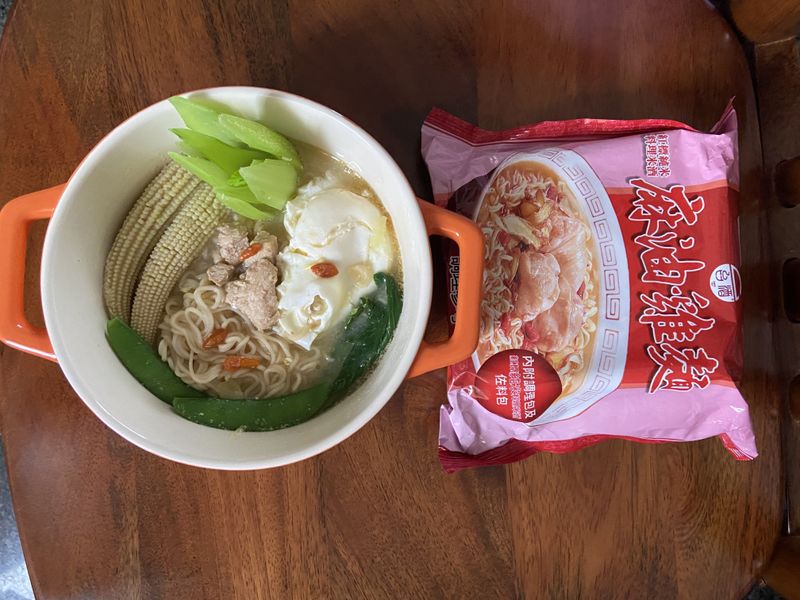 蔬菜麻油雞麵