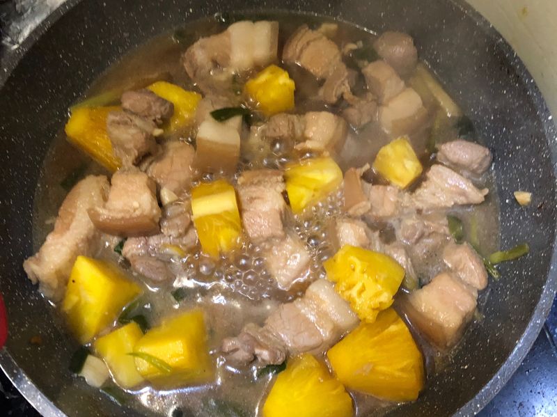 鳳梨紅燒肉（2023，R103 許瑋倪）
