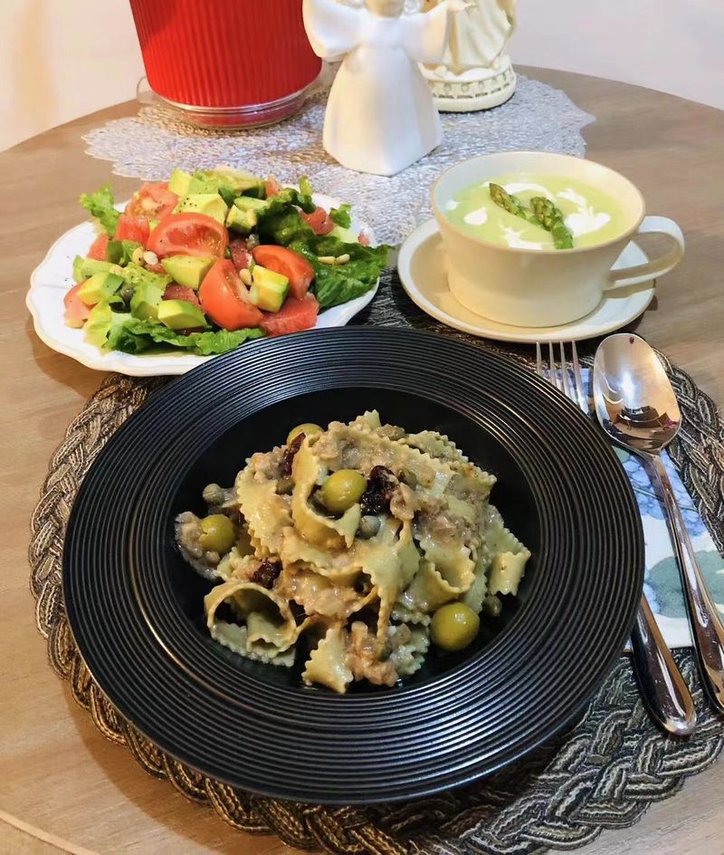 一人饗宴:鯷魚豌豆羽衣甘藍義大利麵套餐