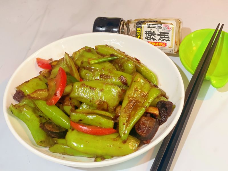 虎皮辣椒炒皮蛋