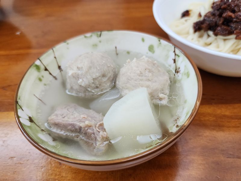 蘿蔔排骨貢丸湯
