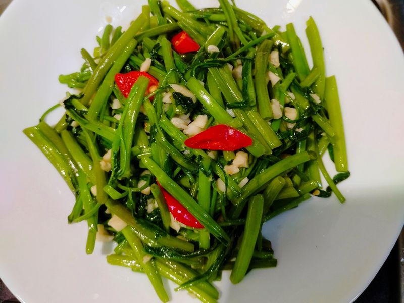 好男人料理-蒜炒空心菜