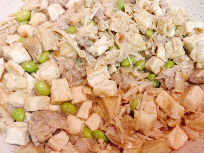絞肉板豆腐燴金針菇