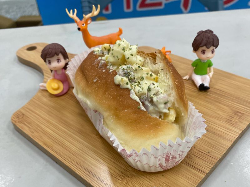 沙拉麵包