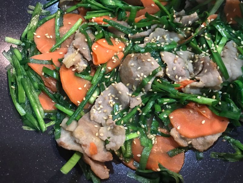 鹽香肉片韭菜