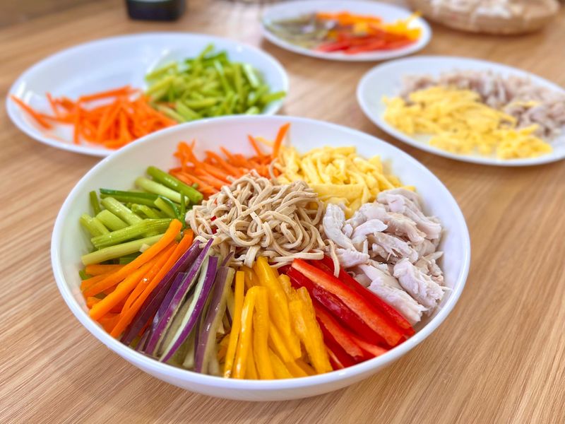 夏日清爽好選擇|低碳干絲涼麵