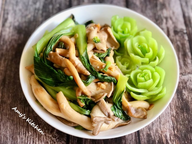 青江菜炒菇 / 鮑魚菇