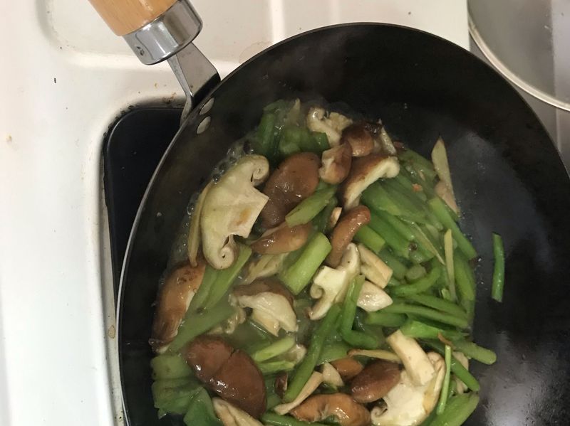 芋頭柄炒香菇