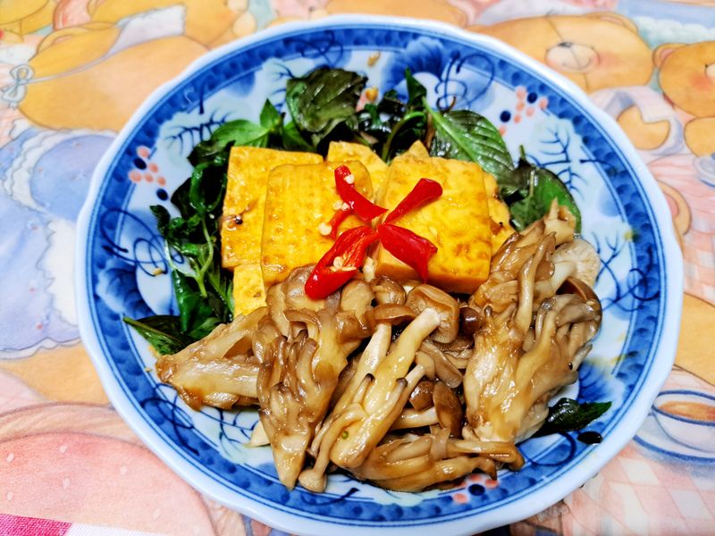 三杯舞菇豆腐