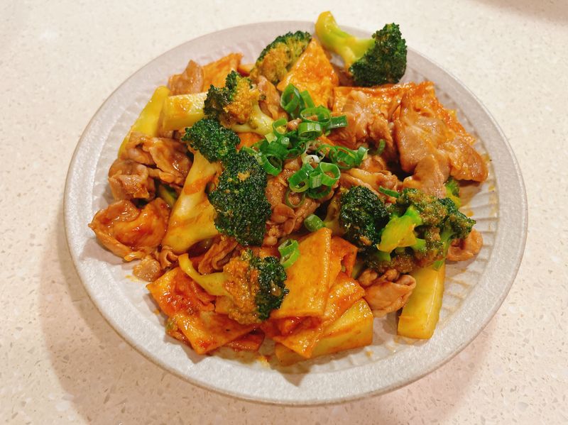 韓式辣醬青花菜炒豬肉片