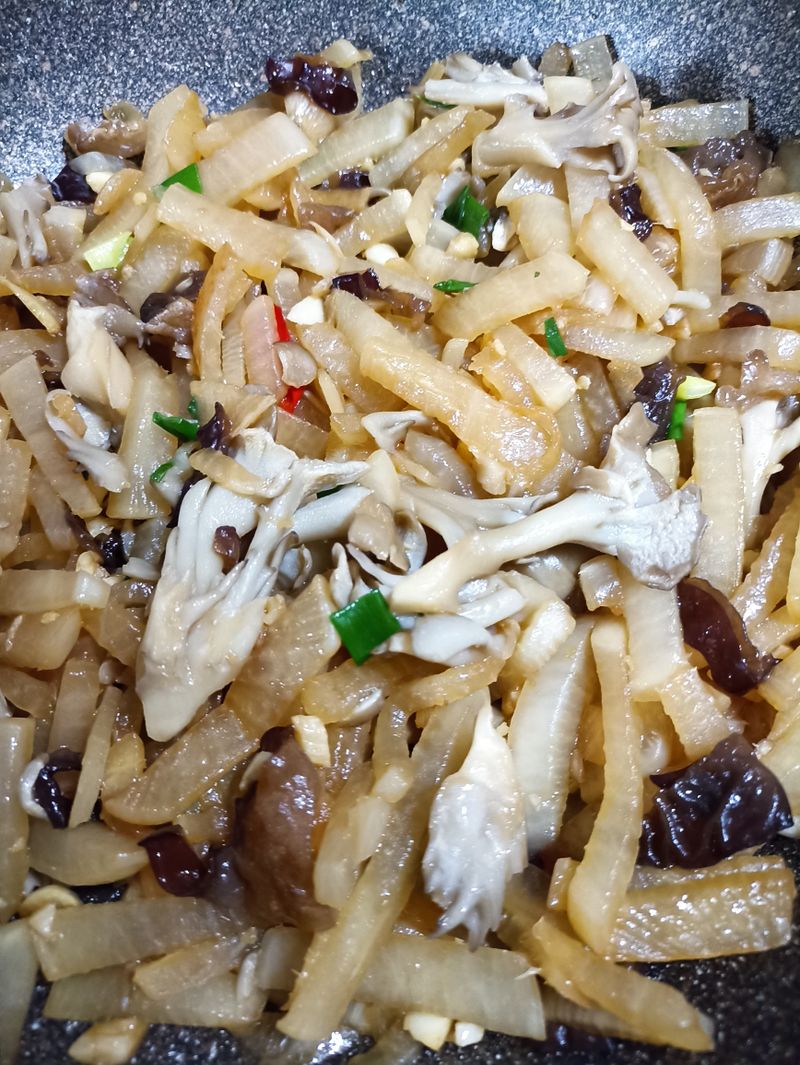 酸辣蘿蔔炒舞菇