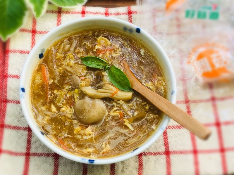 舞菇酸辣湯