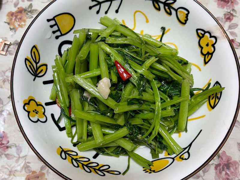 蒜末炒空心菜