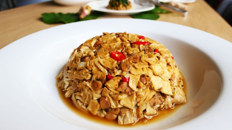 豆皮包炒樹子(破布子)