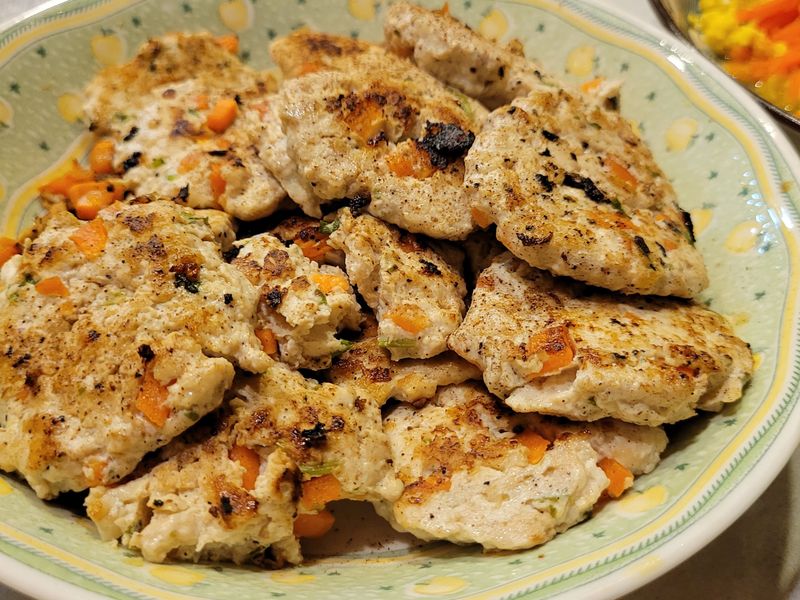 滿滿營養!香菜紅蘿蔔雞胸肉餅