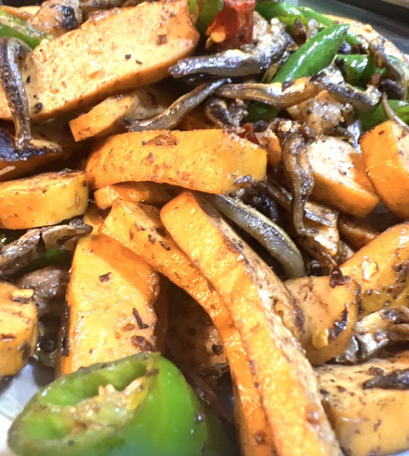 下酒下飯的豆干小魚干炒糯米椒
